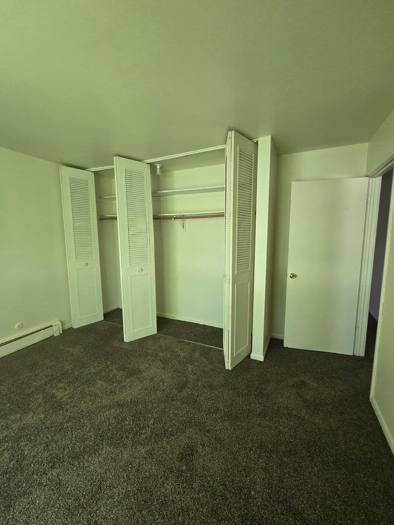 Rockford Apartment: 444 Gramercy Drive