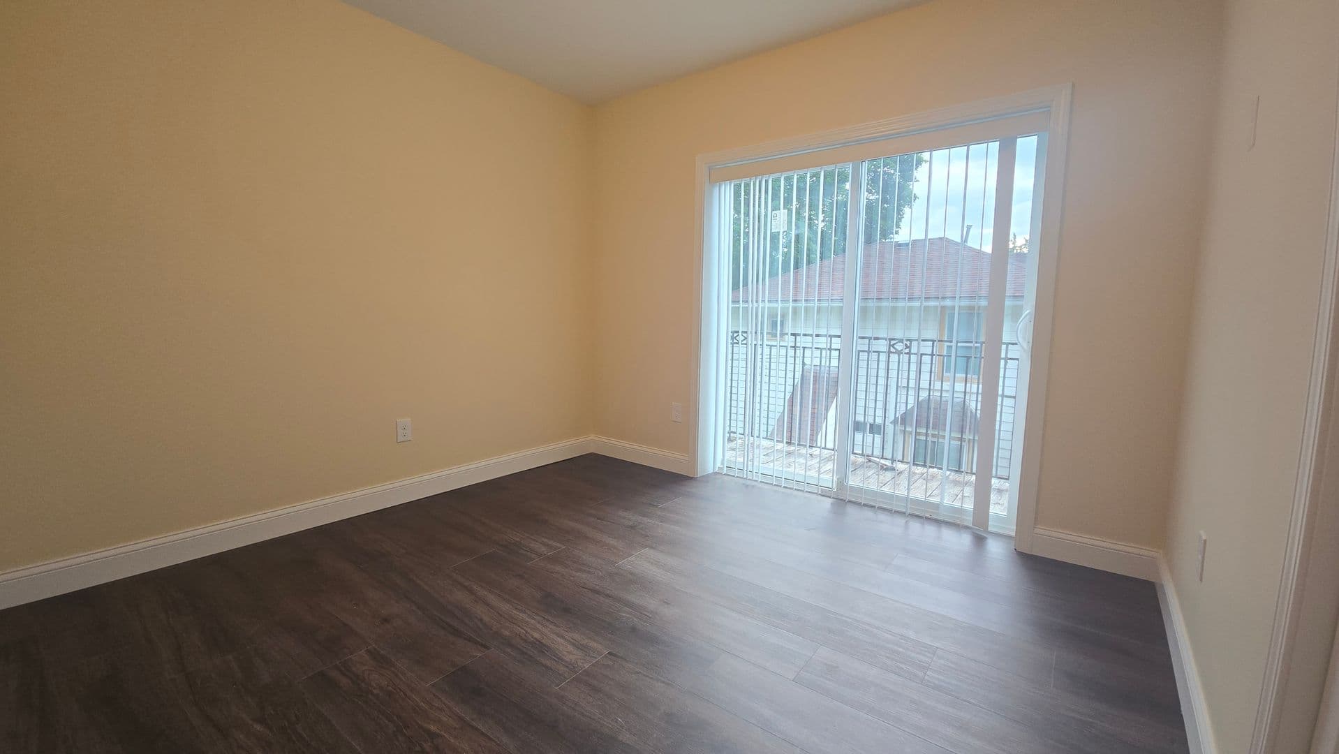 Rockford Apartment: 920 N Church St