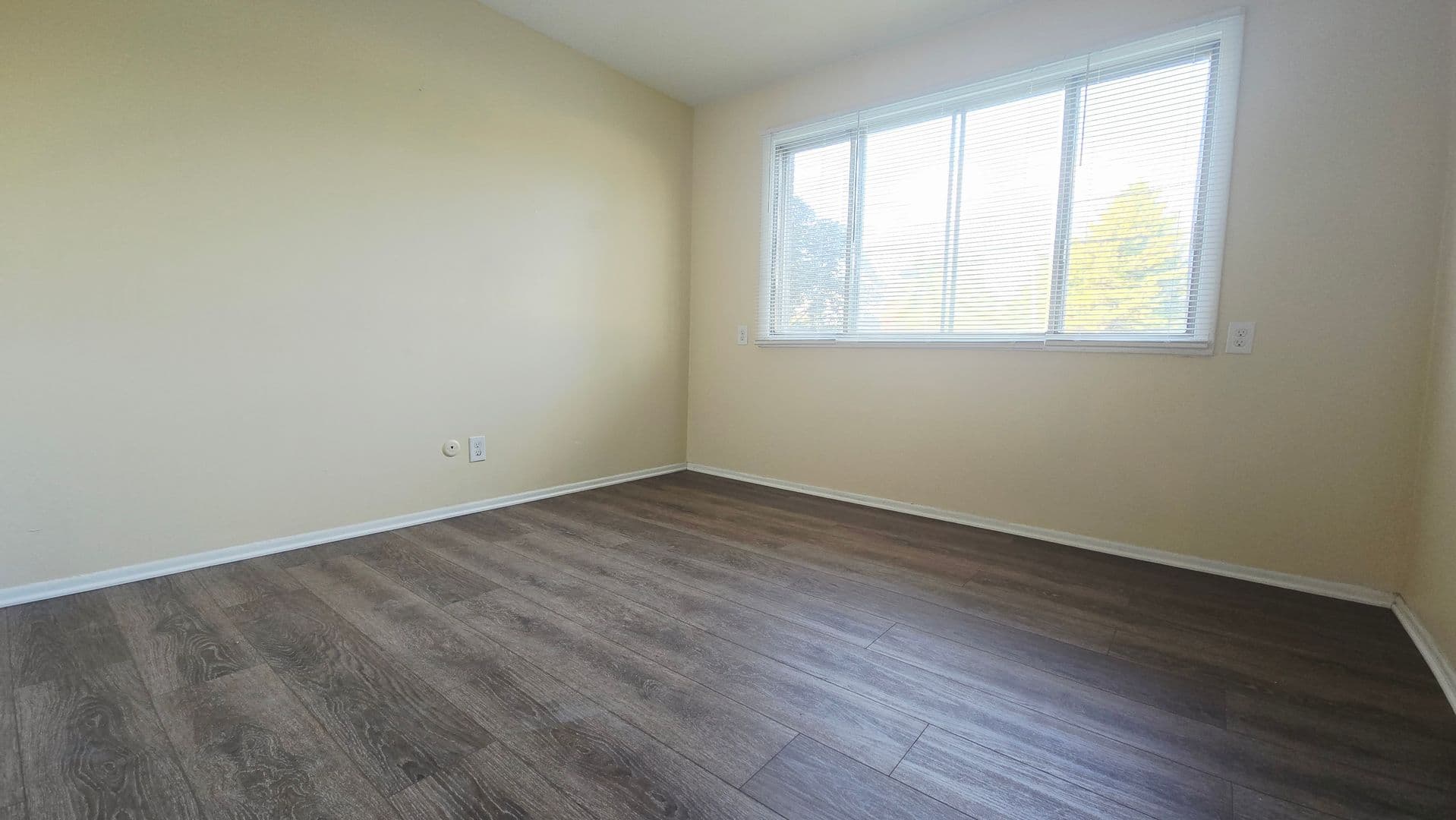 Rockford Apartment: 3627-3631 N Rockton Ave