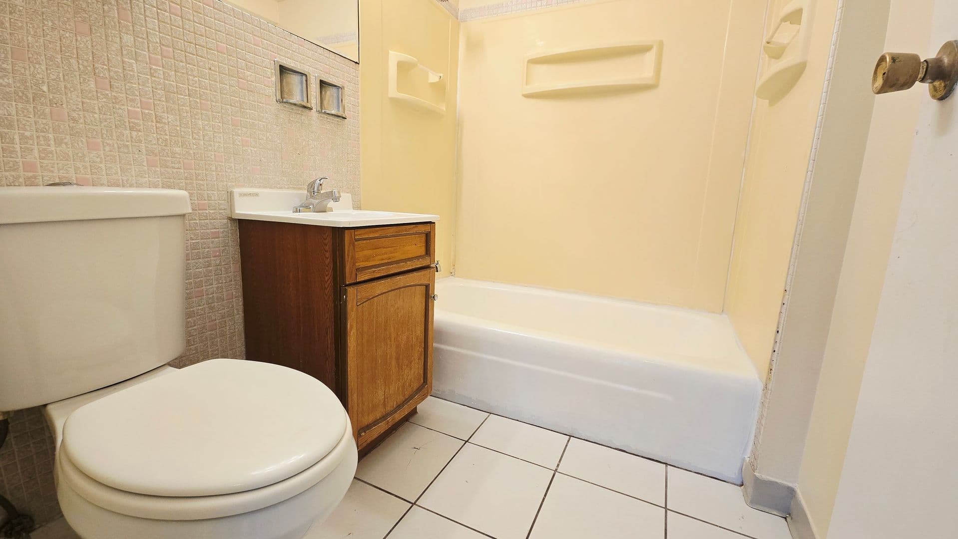 Rockford Apartment: 3627-3631 N Rockton Ave