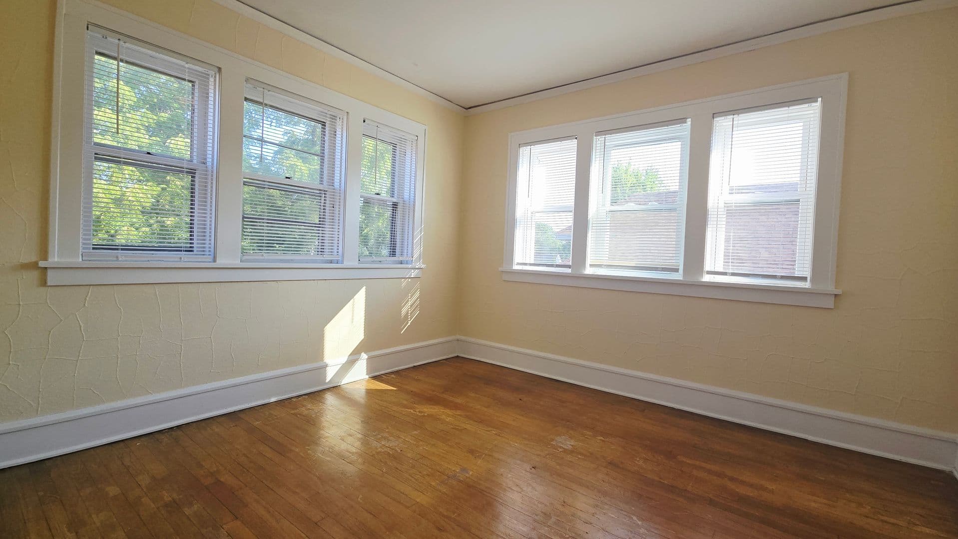 Rockford Apartment: 939 N Church St