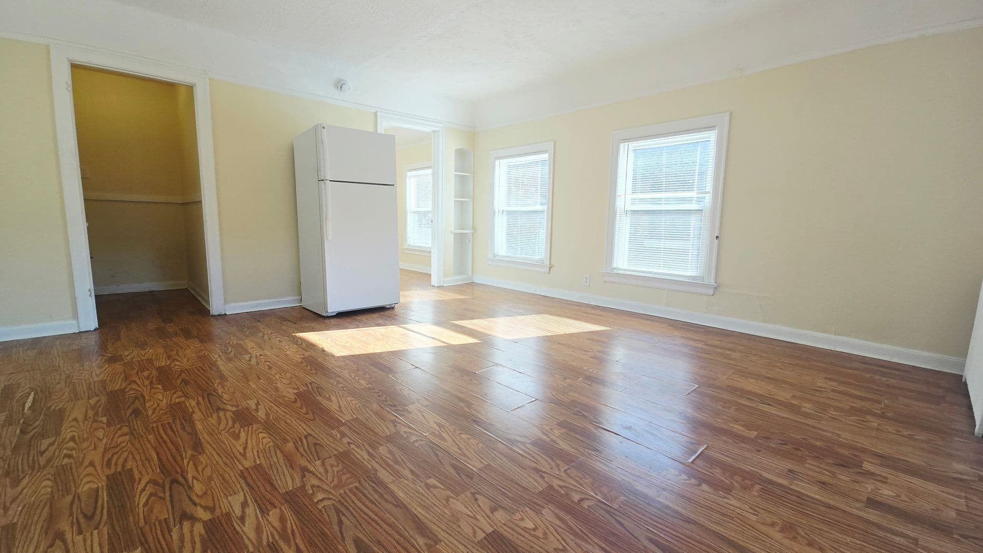 Rockford Apartment: 2130 Auburn St