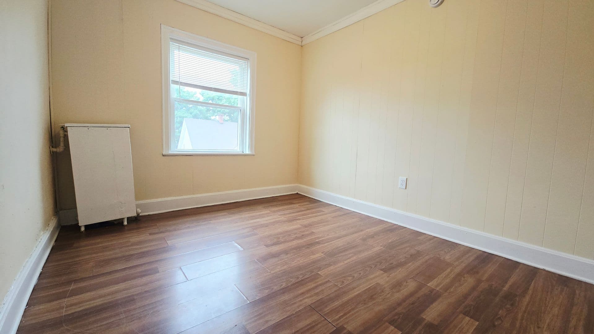 Rockford Apartment: 1524-1528 Broadway St