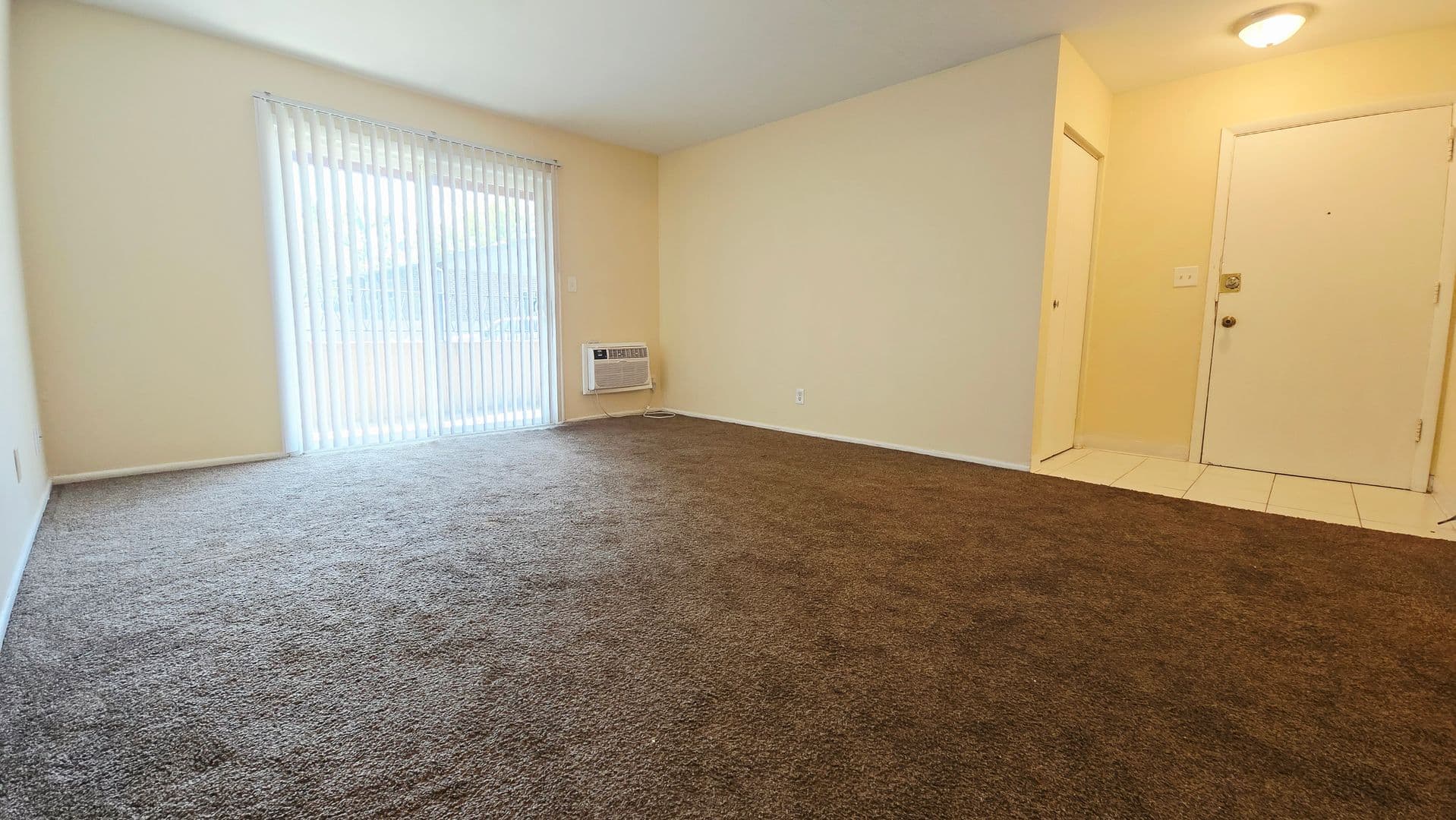 Rockford Apartment: 3627-3631 N Rockton Ave