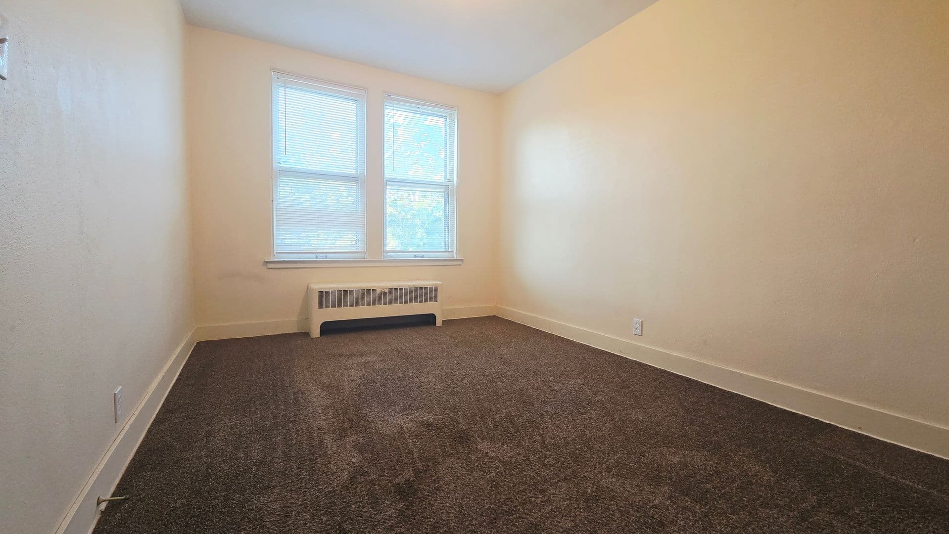 Rockford Apartment: 1904 N Main St