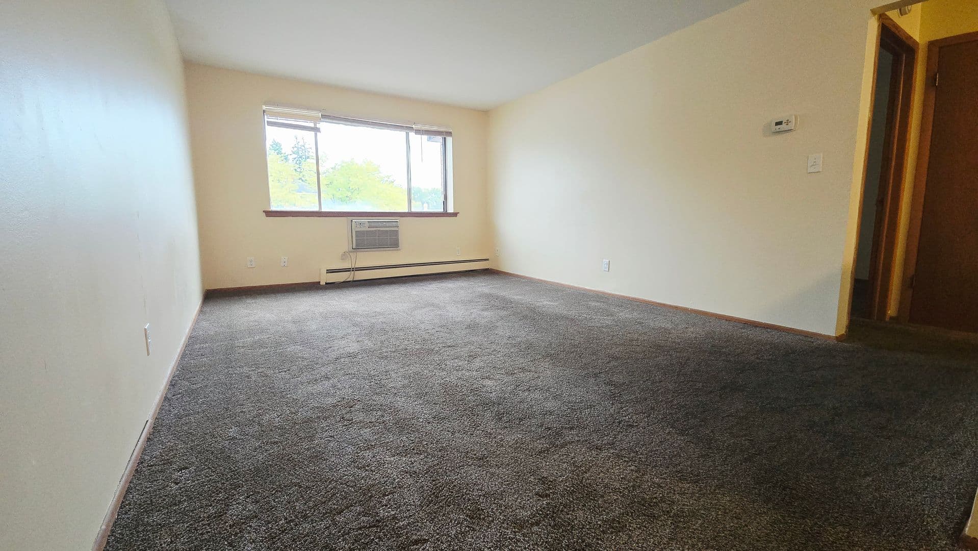 Rockford Apartment: 1020 N Main St