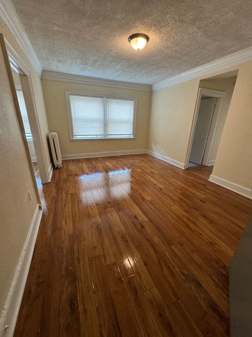 Rockford Apartment: 529 N Main St