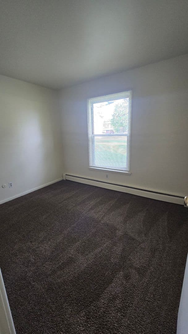 Rockford Apartment: 444 Gramercy Drive