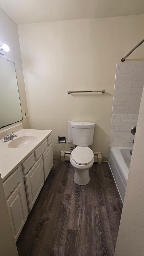 Rockford Apartment: 444 Gramercy Drive