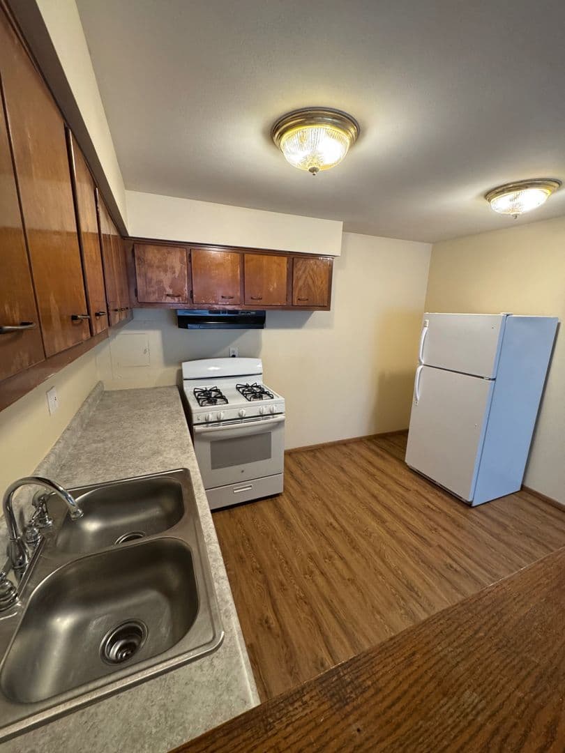 Rockford Apartment: 1020 N Main St