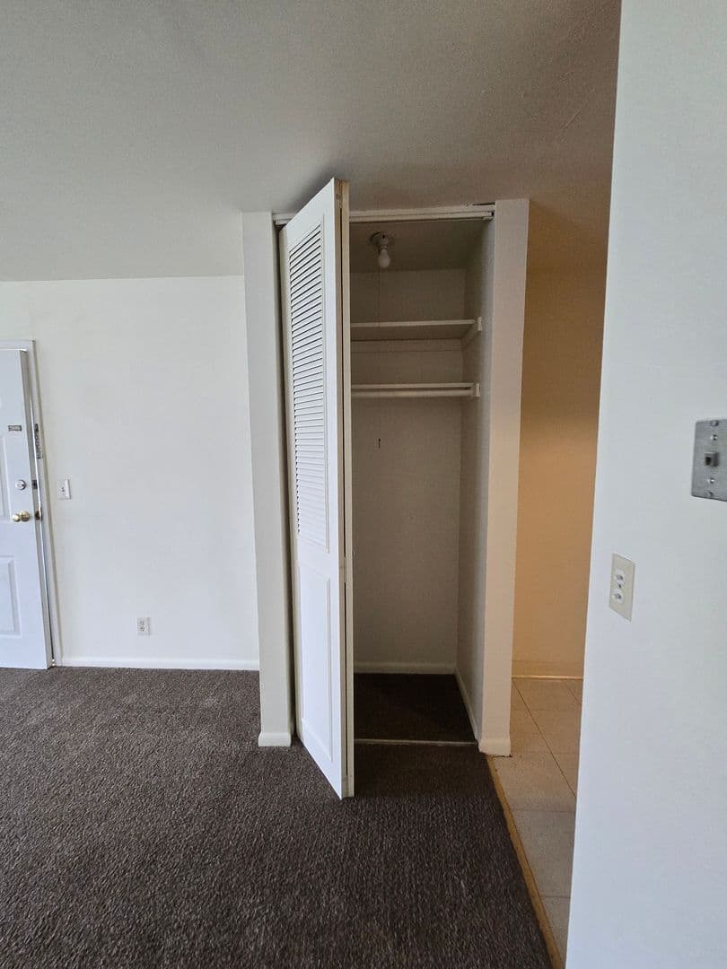 Rockford Apartment: 444 Gramercy Drive
