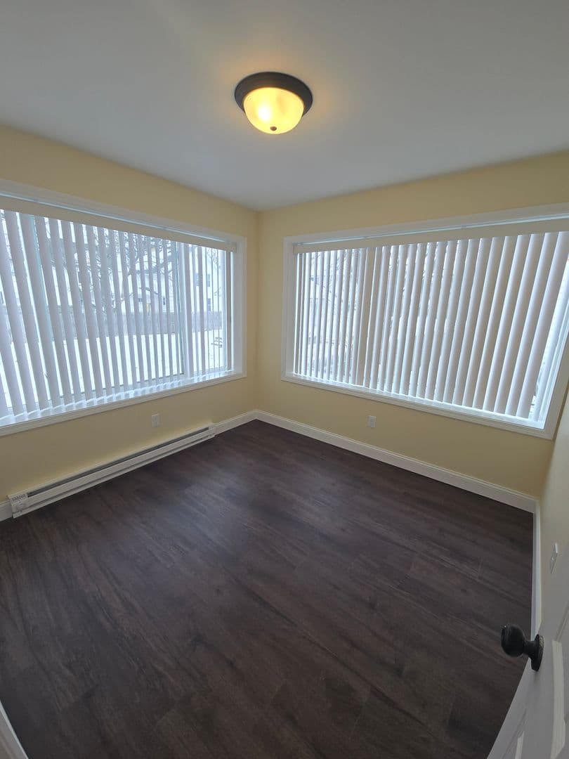Rockford Apartment: 920 N Church St