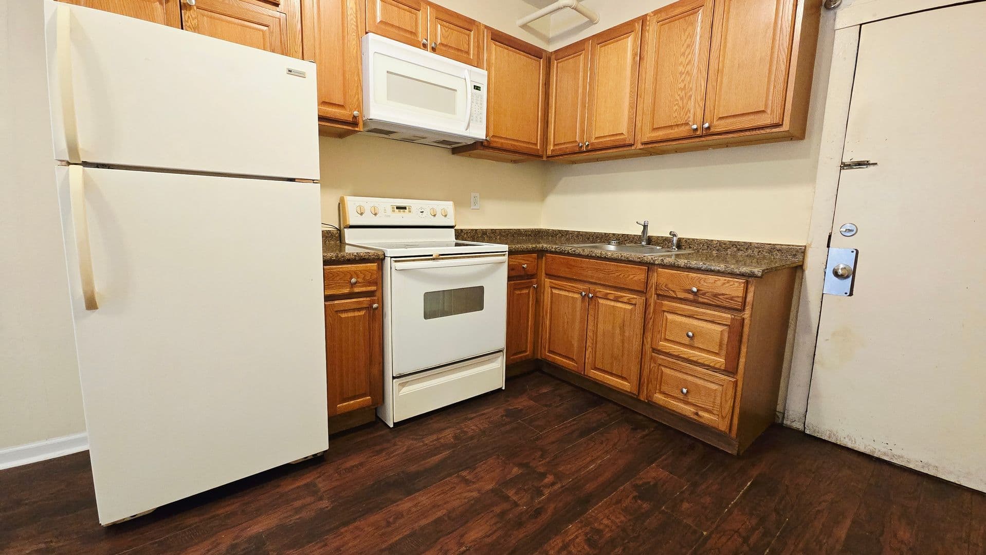 Rockford Apartment: 529 N Main St
