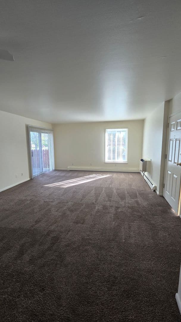 Rockford Apartment: 444 Gramercy Drive