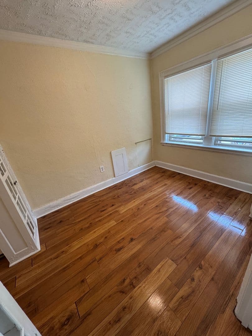 Rockford Apartment: 529 N Main St