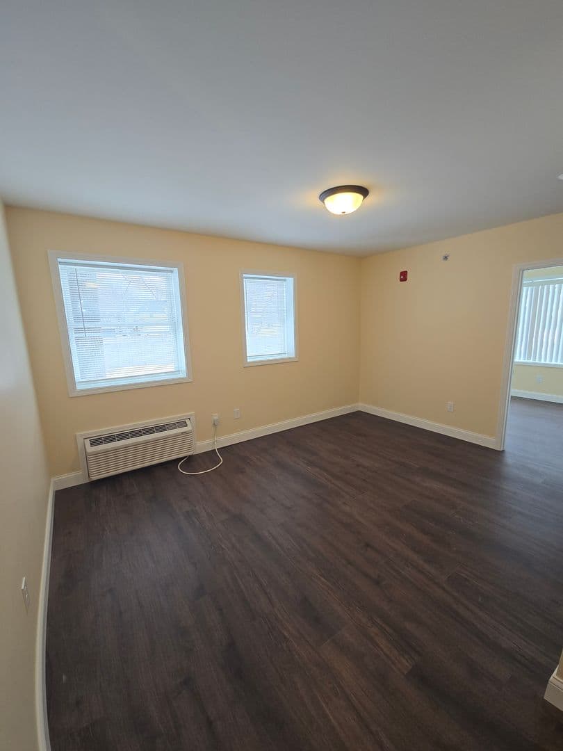 Rockford Apartment: 920 N Church St
