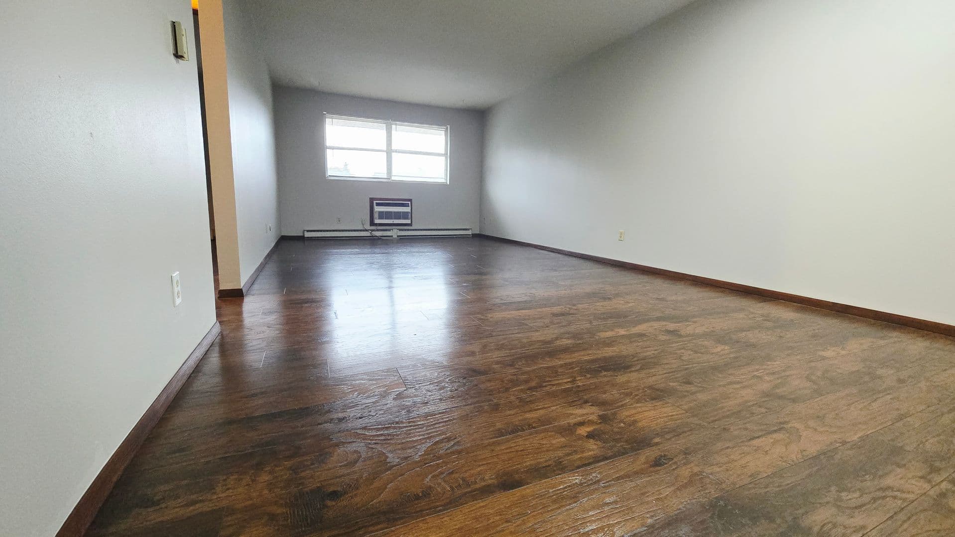 Rockford Apartment: 2425-2505-2513 Wesleyan Ave