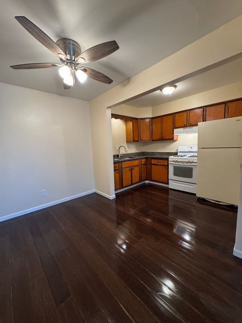 Rockford Apartment: 3627-3631 N Rockton Ave