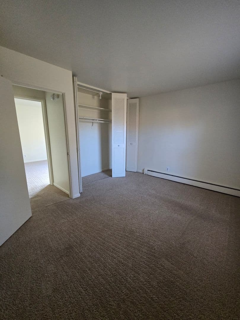 Rockford Apartment: 444 Gramercy Drive