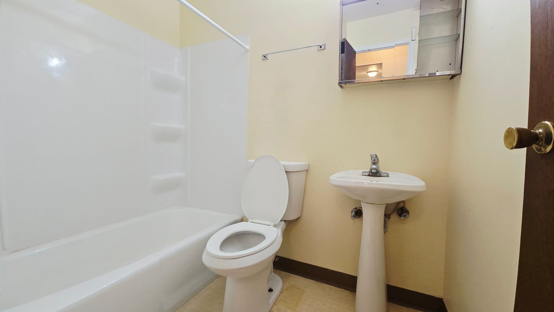 Rockford Apartment: 829 N Court St