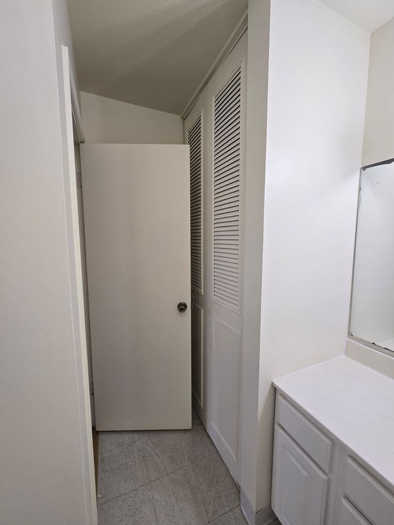 Rockford Apartment: 444 Gramercy Drive