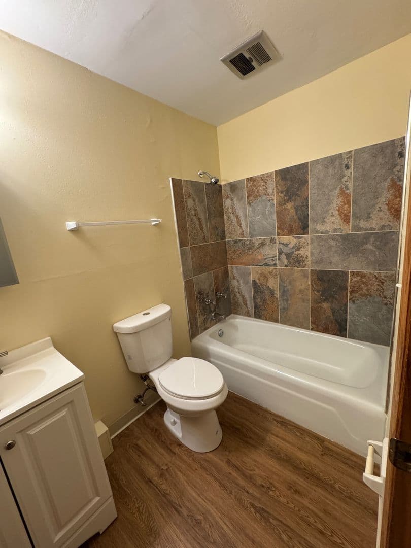 Rockford Apartment: 1020 N Main St