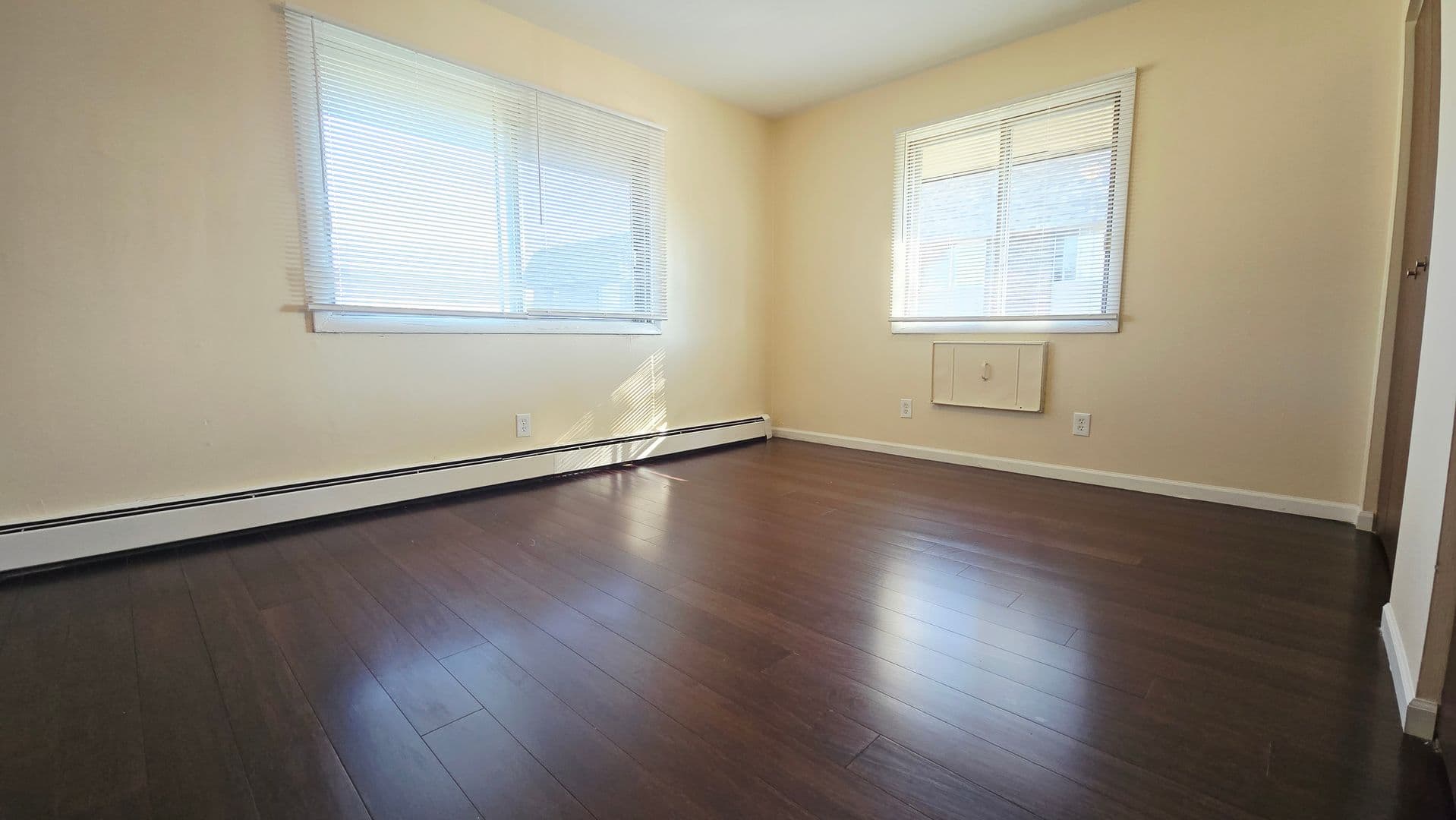 Rockford Apartment: 3627-3631 N Rockton Ave