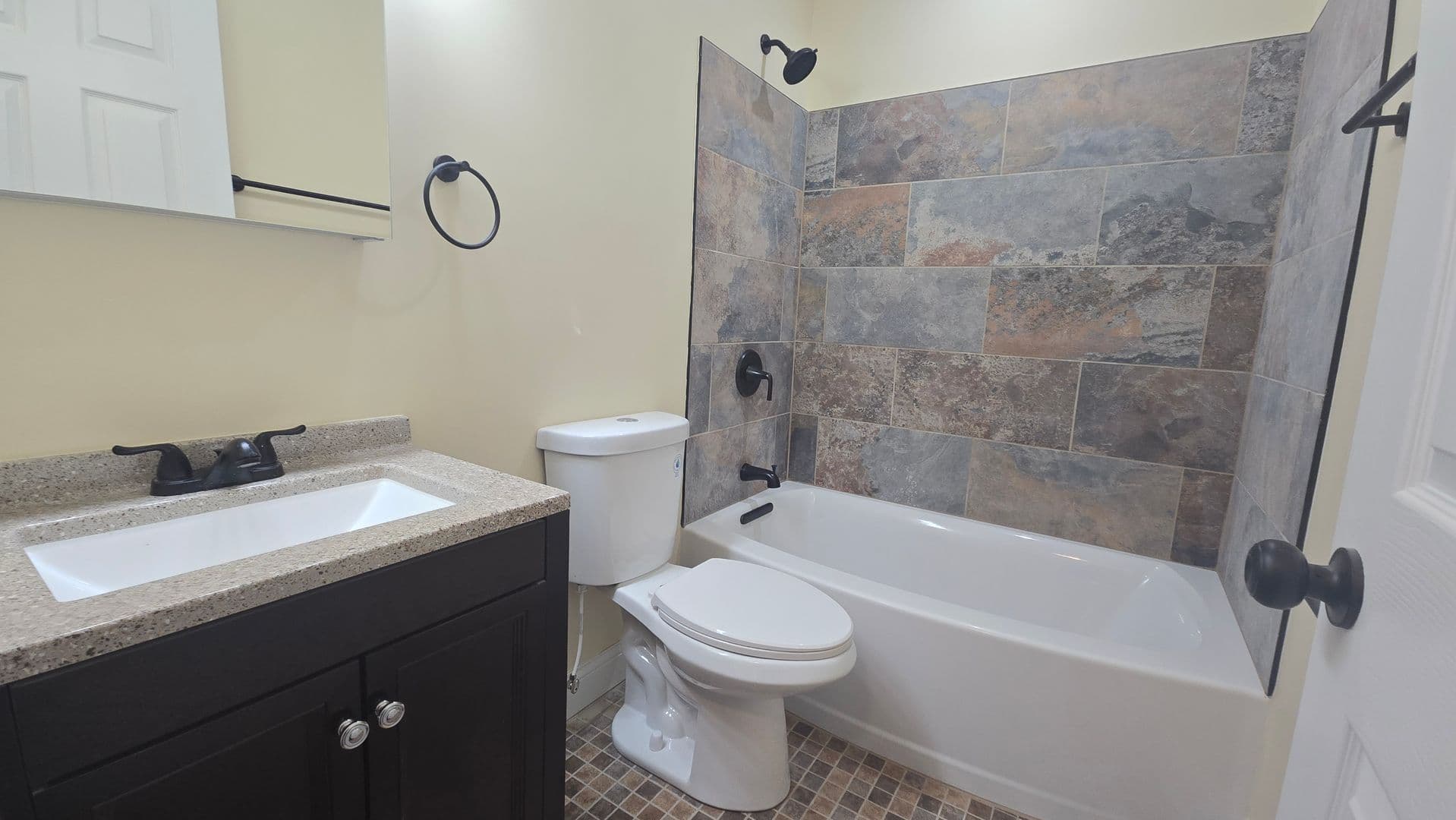 Rockford Apartment: 920 N Church St