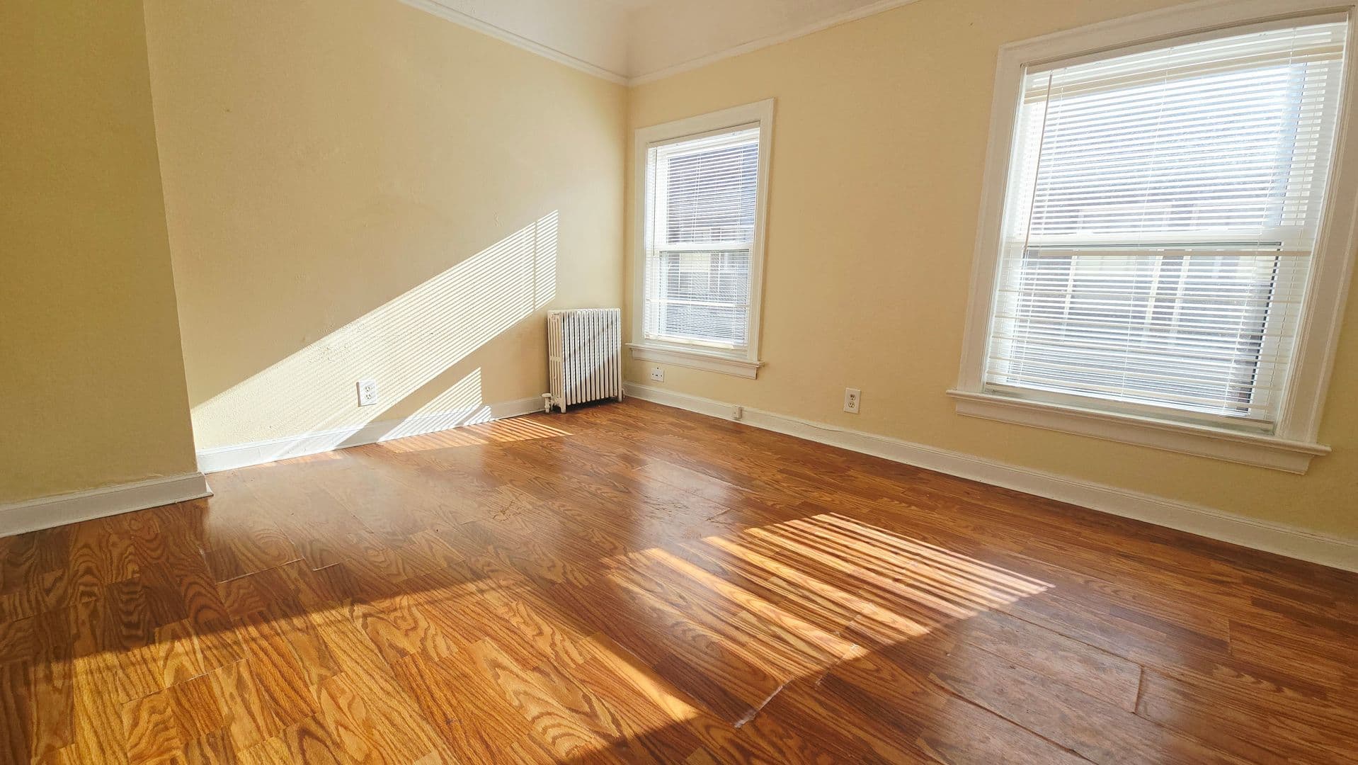 Rockford Apartment: 2130 Auburn St