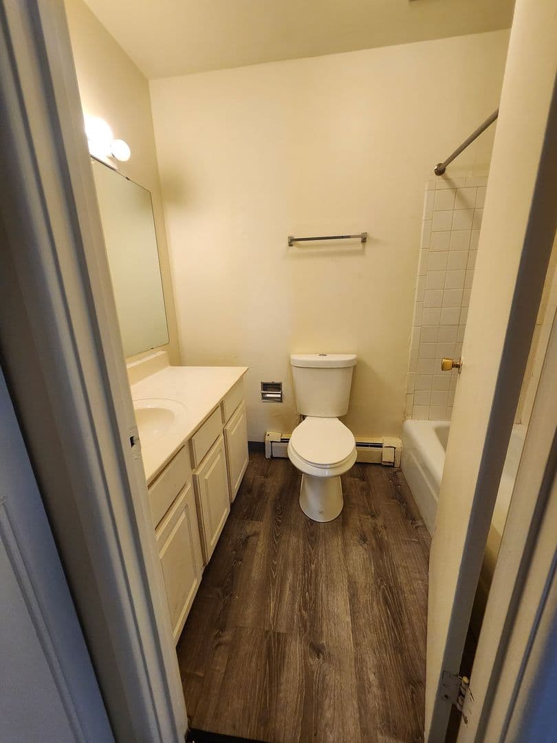 Rockford Apartment: 444 Gramercy Drive