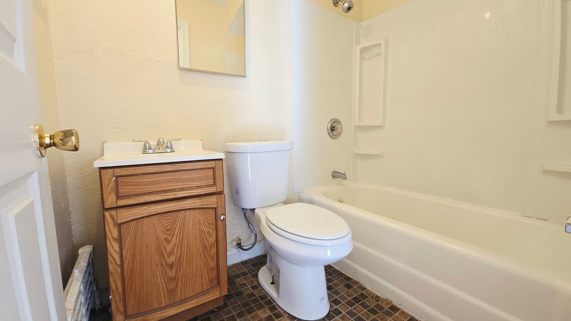 Rockford Apartment: 2130 Auburn St