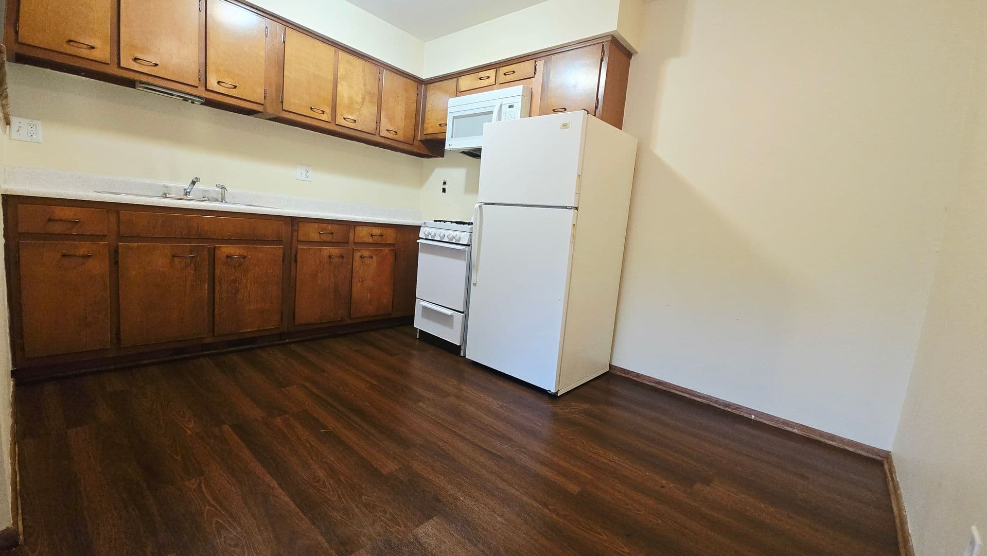 Rockford Apartment: 1020 N Main St