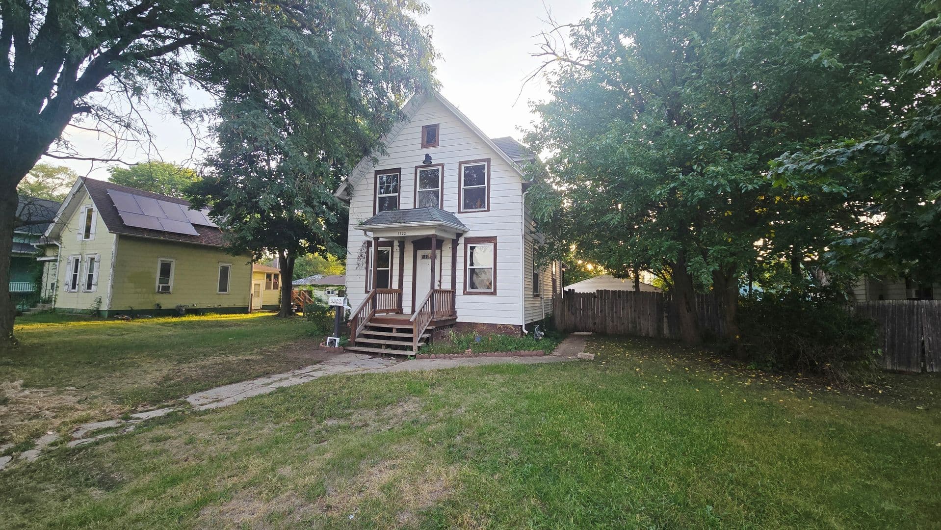 Rockford House: 1322 S 6th St