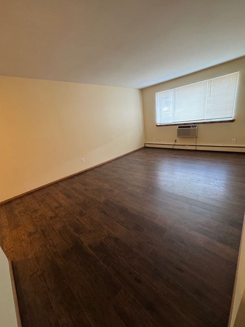 Rockford Apartment: 1020 N Main St