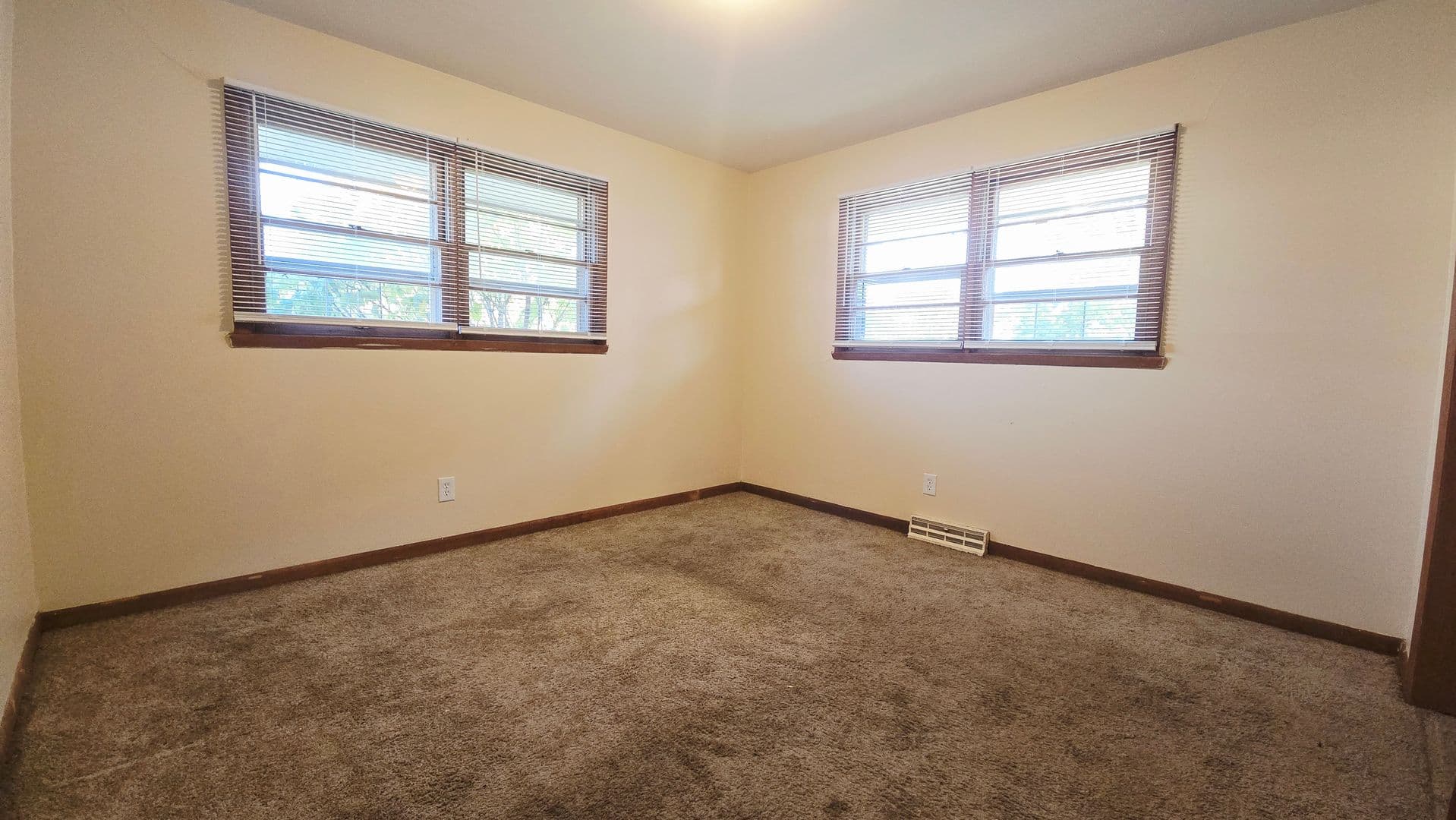 Rockford Apartment: 607 N 2nd St