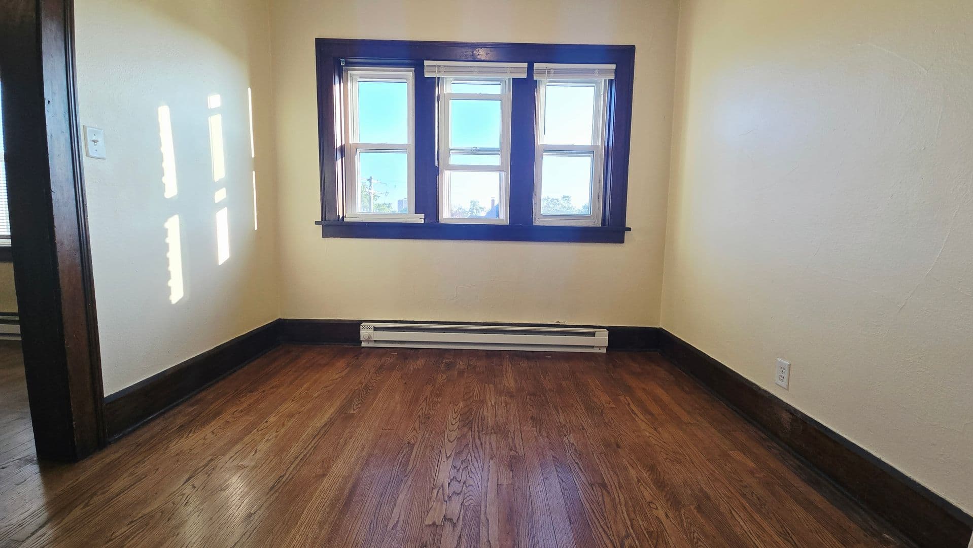 Rockford Apartment: 222 N 5th St