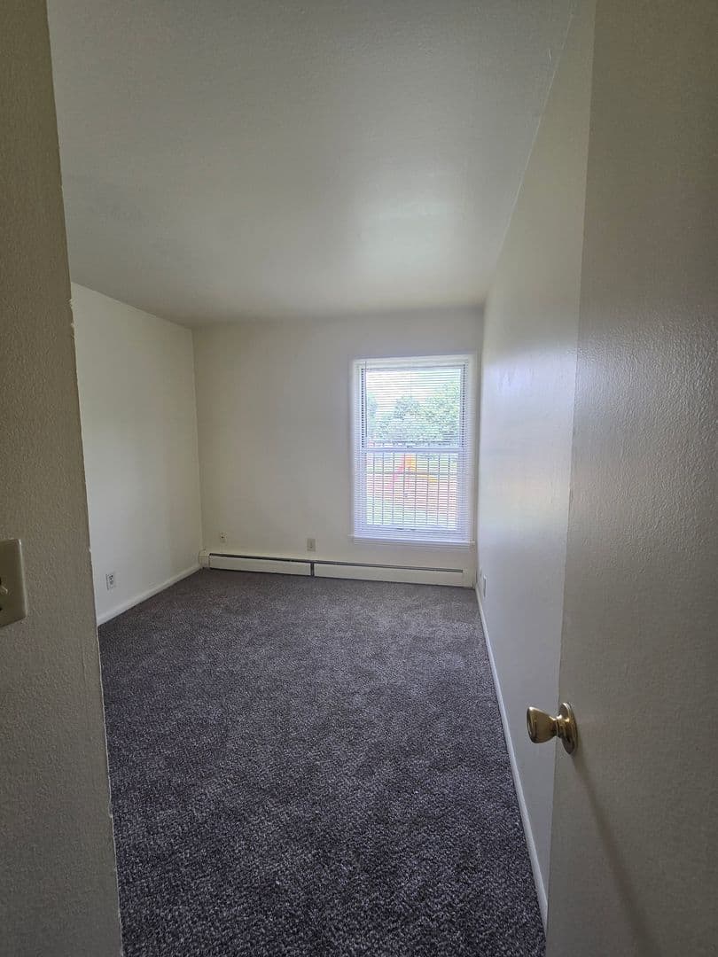 Rockford Apartment: 444 Gramercy Drive