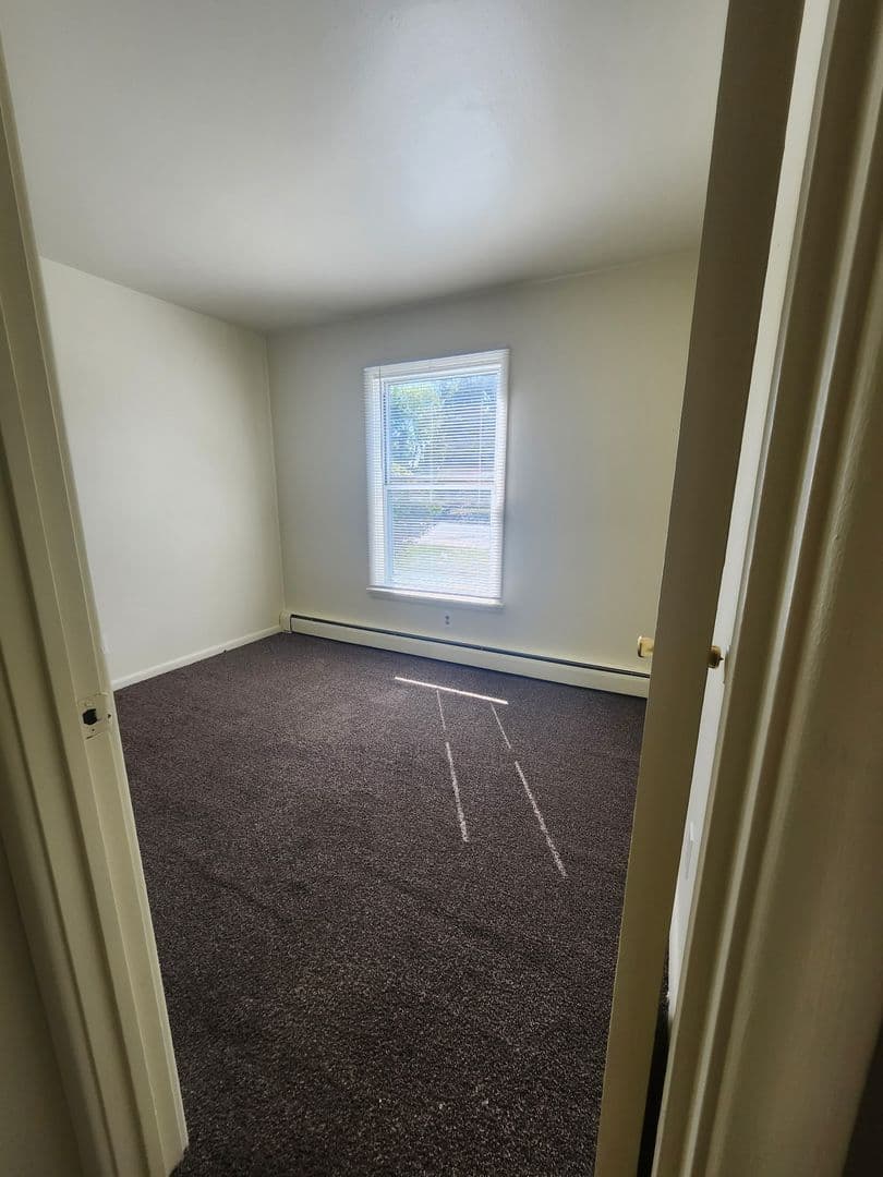 Rockford Apartment: 444 Gramercy Drive