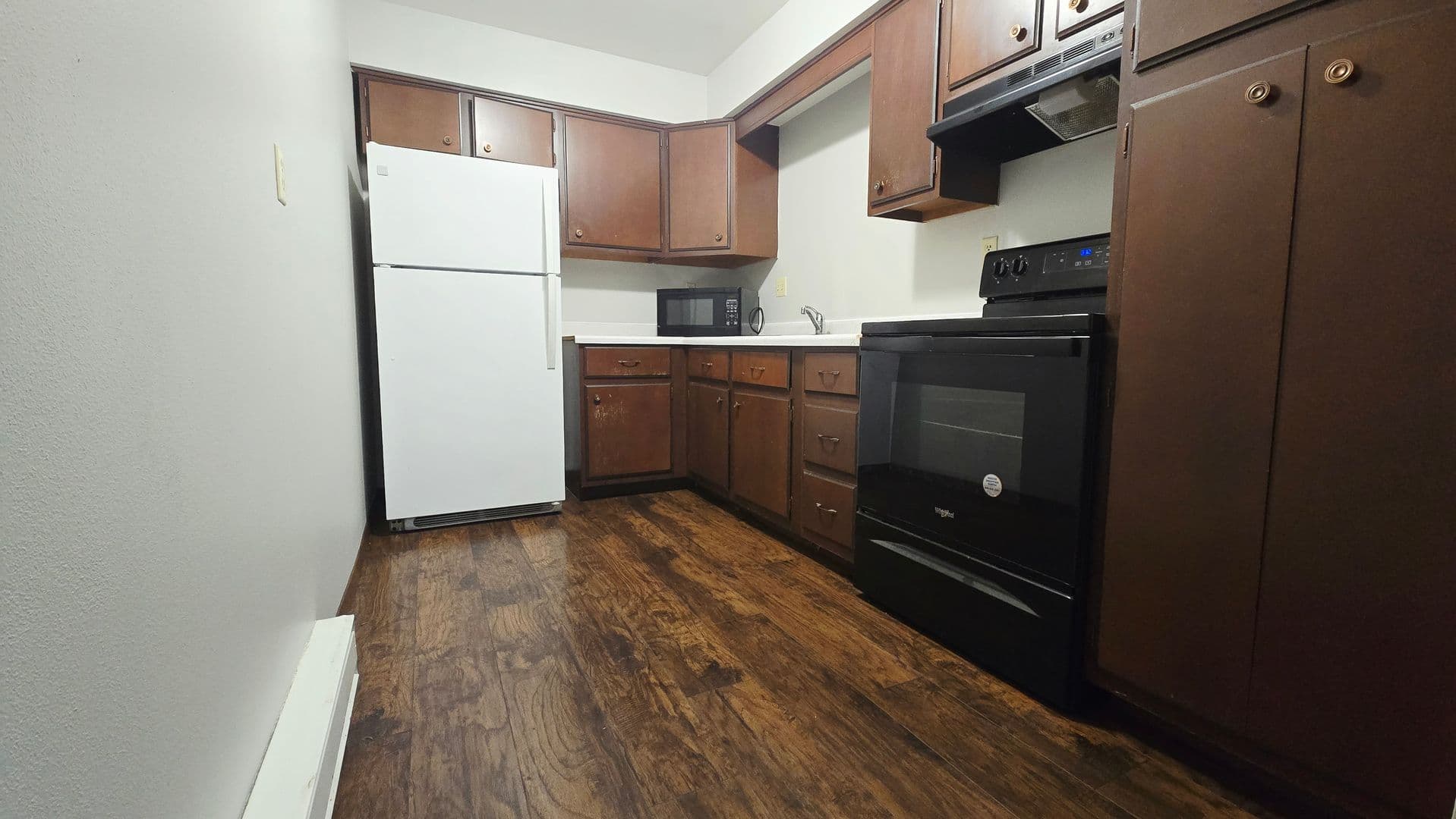 Rockford Apartment: 2425-2505-2513 Wesleyan Ave