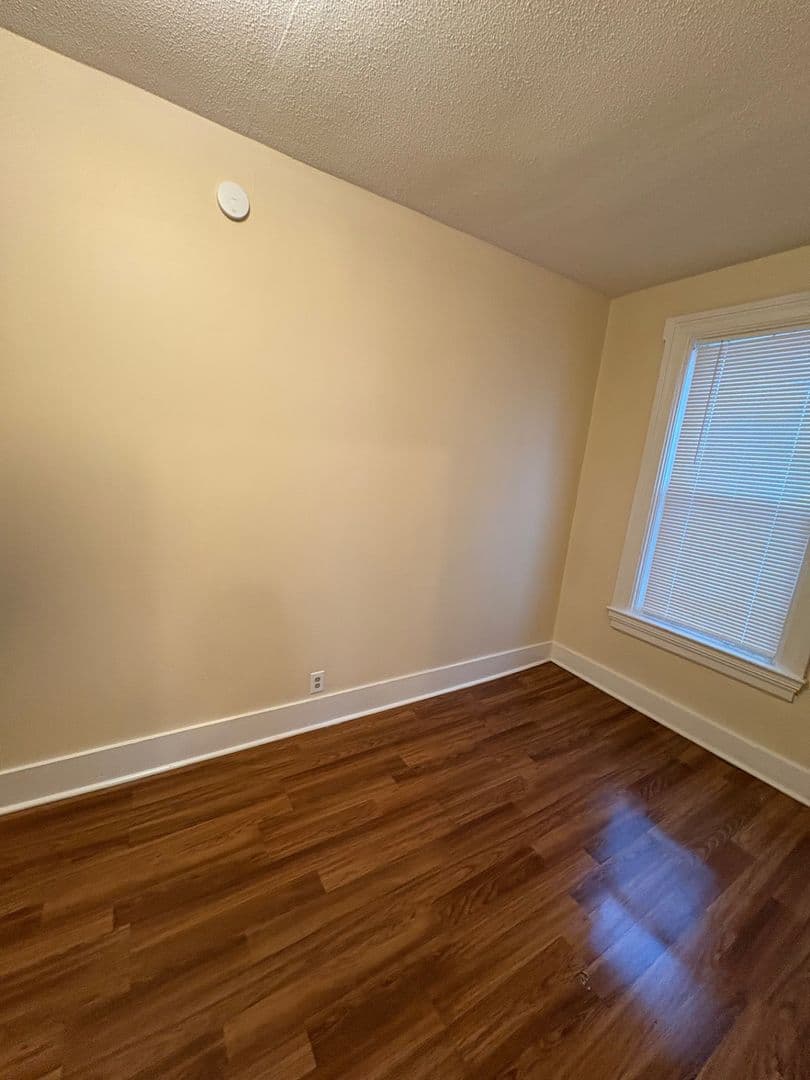 Rockford Apartment: 322-324 S 4th St