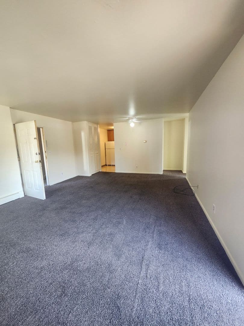 Rockford Apartment: 444 Gramercy Drive