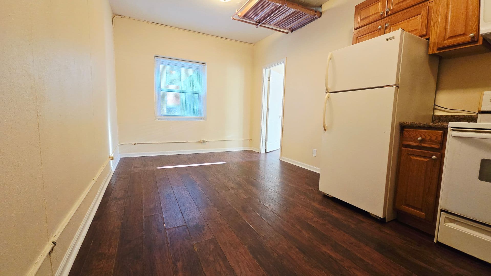 Rockford Apartment: 529 N Main St