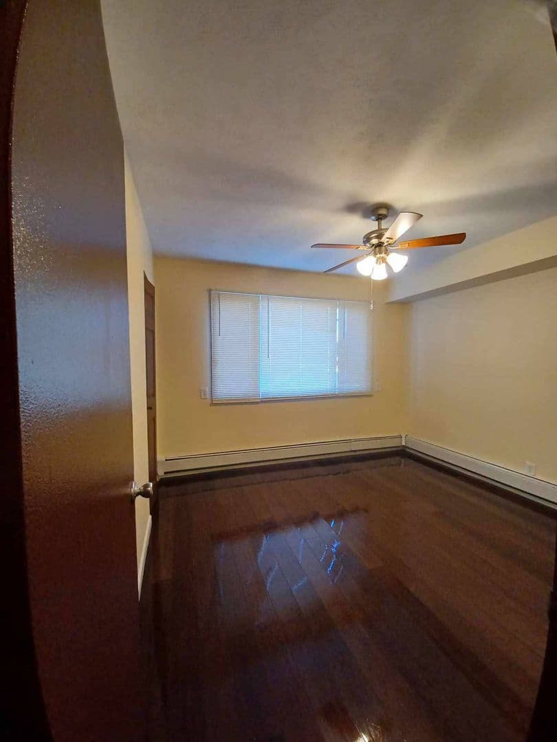 Rockford Apartment: 3627-3631 N Rockton Ave