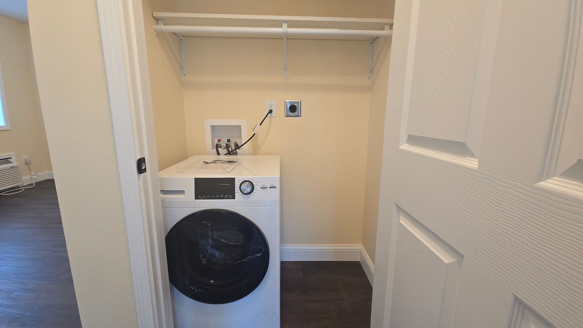 Rockford Apartment: 920 N Church St