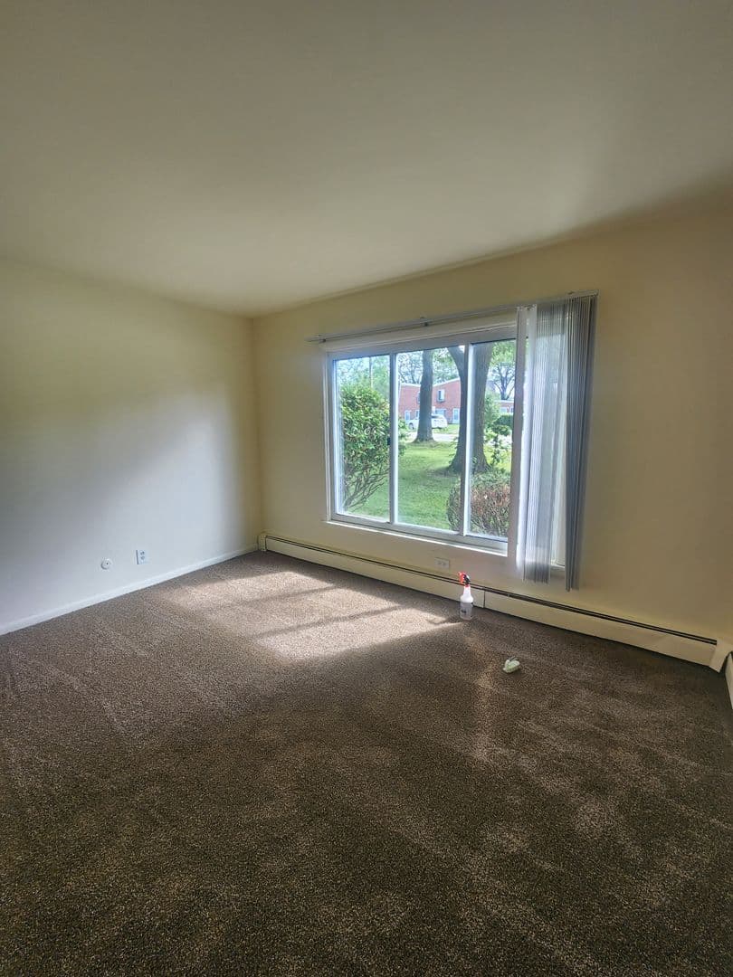 Rockford Apartment: 444 Gramercy Drive