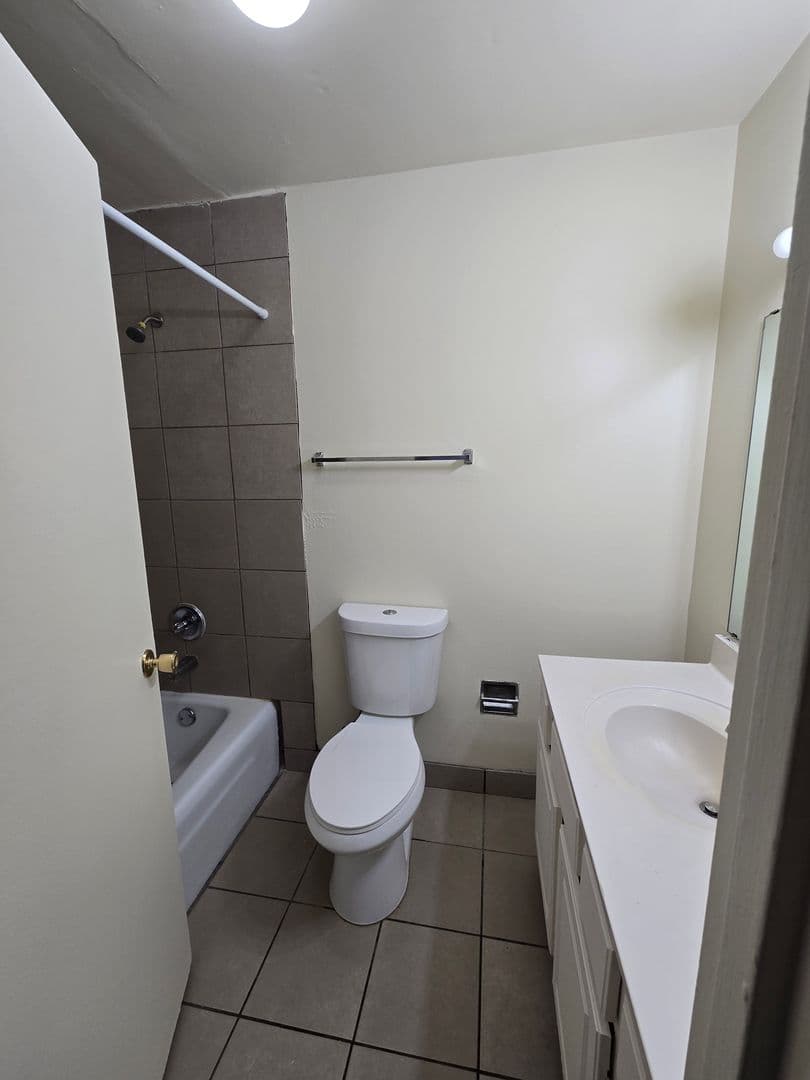 Rockford Apartment: 444 Gramercy Drive