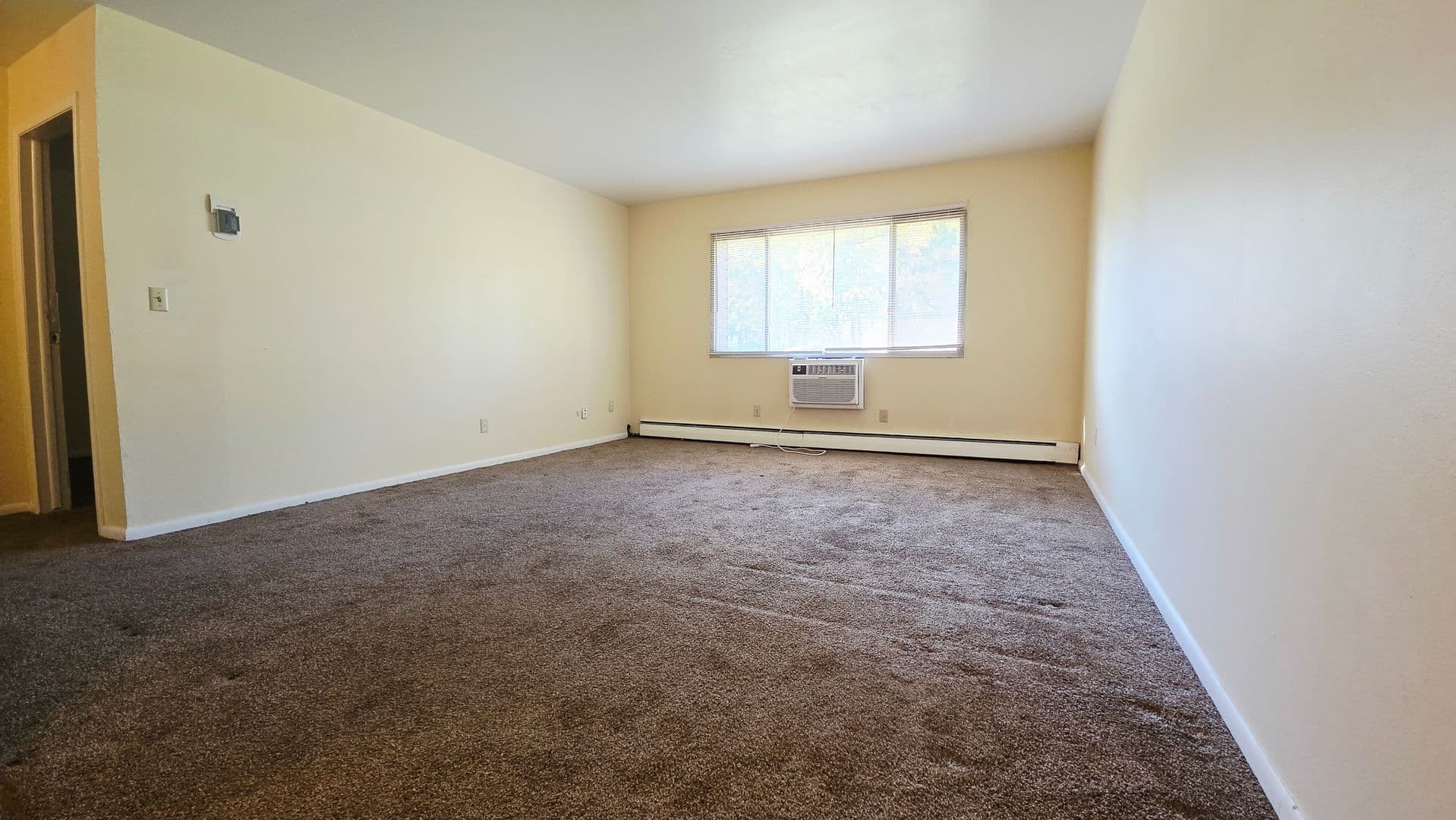 Rockford Apartment: 829 N Court St
