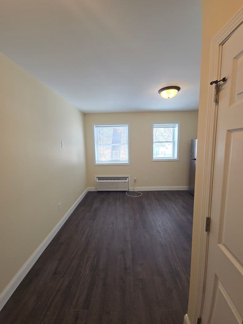 Rockford Apartment: 920 N Church St