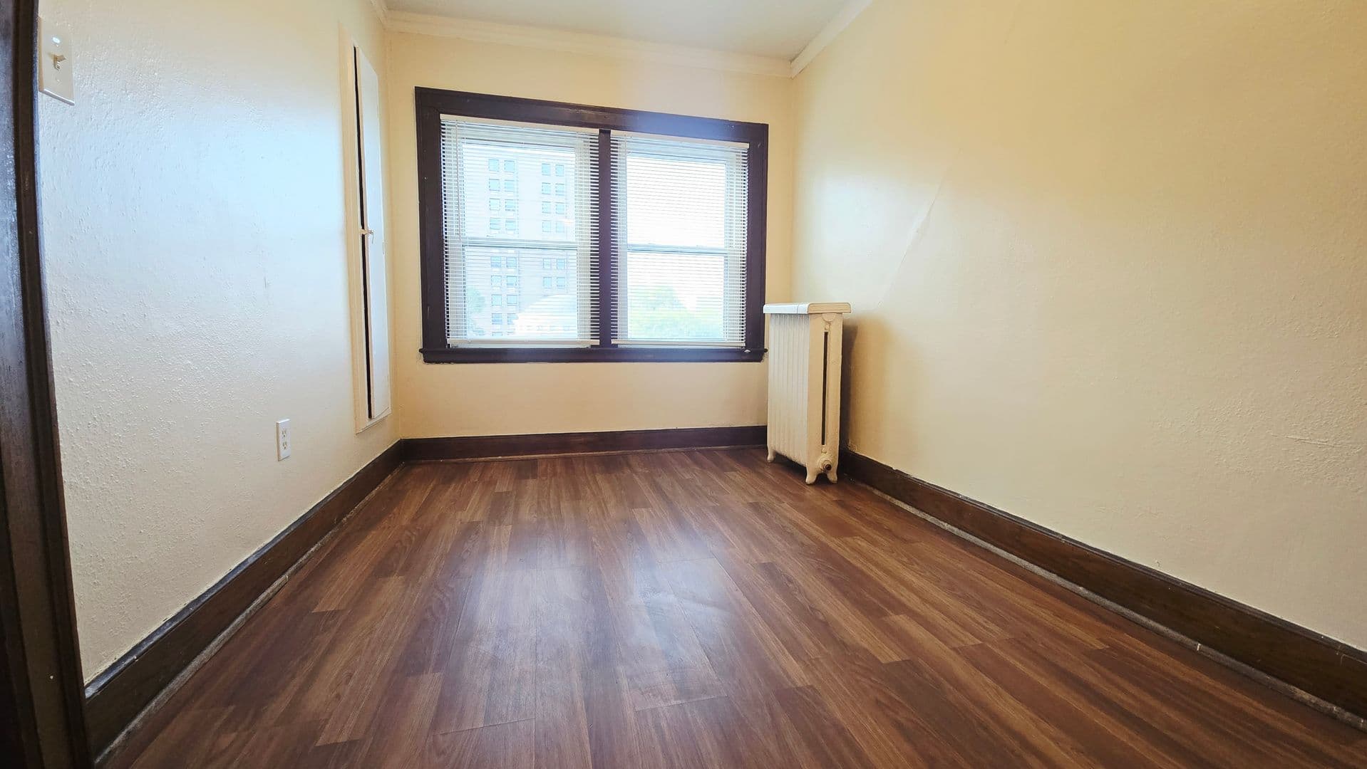 Rockford Apartment: 529 N Main St