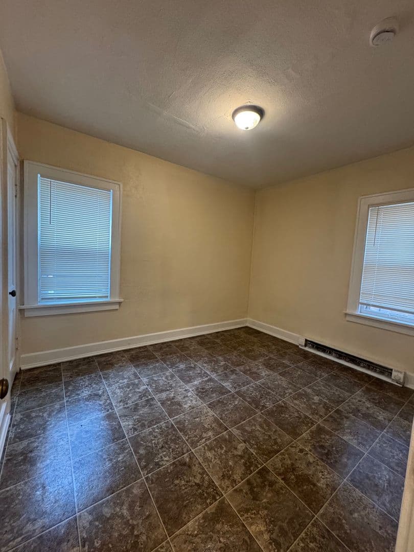 Rockford Apartment: 1415-17 21st Ave